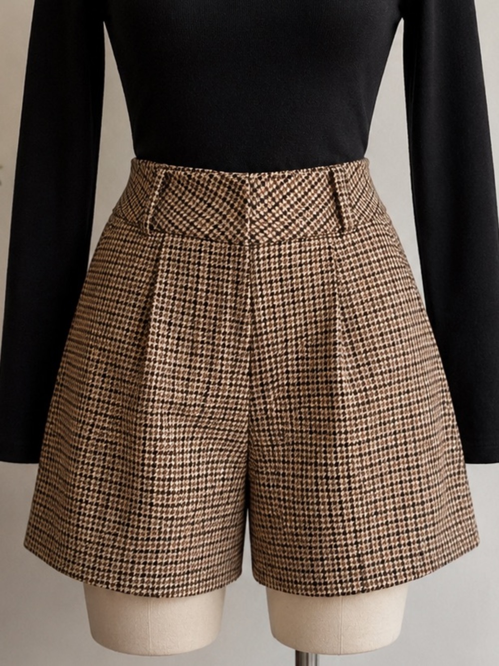 THE ONE FOR U Short SIZE LARGE Houndstooth High Waist Tailored Beige Brown Wool